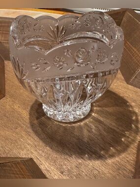 Oneida Southern Garden Lead Crystal Bowl✨
